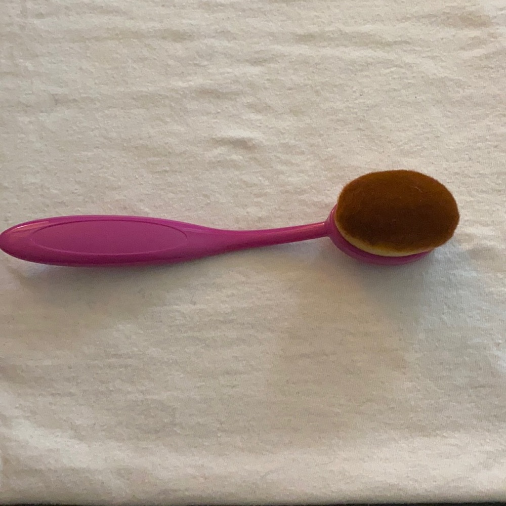 Large Oval Foundation Bruah